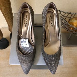 PAYLESS COMFORT PLUS SILVER PUMPS 7.5 MED- NWT